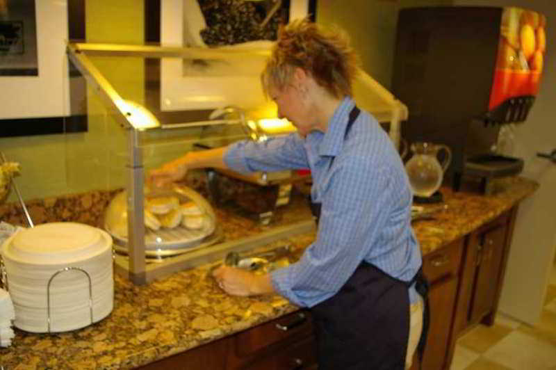 Hampton Inn & Suites Huntersville Restoran fotoğraf